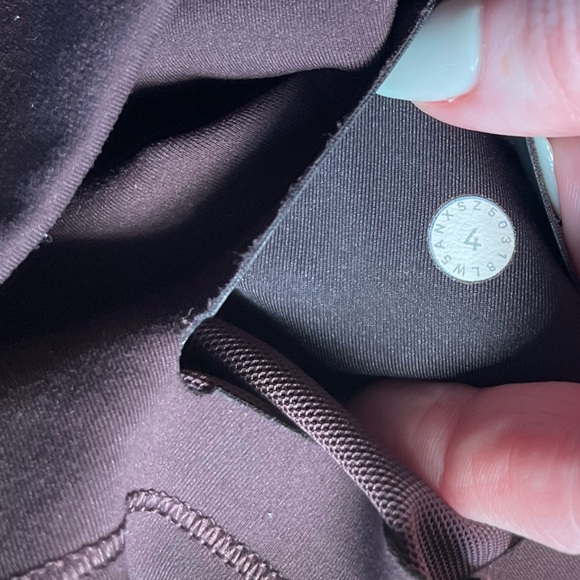 Lululemon In Movement Legging Sz 4 Black Satin 25” - Picture 3 of 7